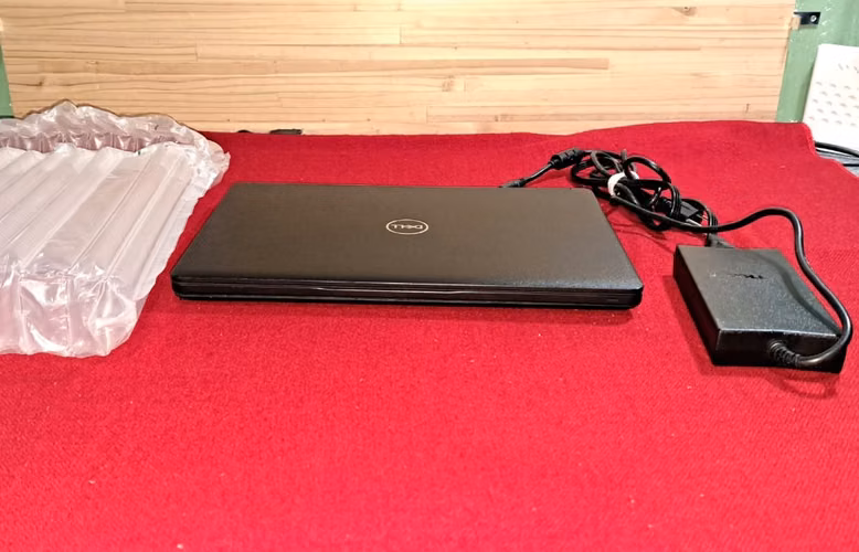 Laptop Touch ,Core i7 , 512 GB , 16 GB + Disco externo 1Tera