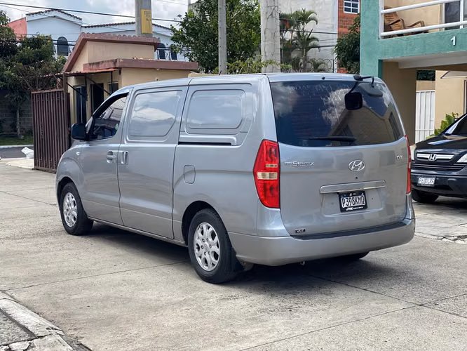 Hyundai Grand Starex CVX 2011 Mecanica TDi - Imagen 3