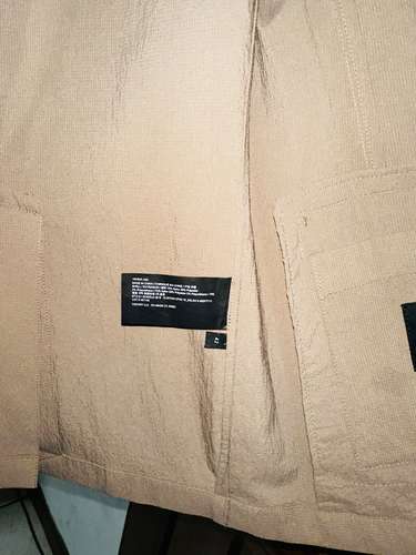 SACO - MARCA: THEORY - PERFORMANCE – NUEVO - ORIGINAL - TALLA: 44 - COLOR: KHAKI