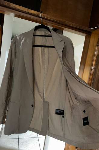 SACO - MARCA: THEORY - PERFORMANCE – NUEVO - ORIGINAL - TALLA: 44 - COLOR: KHAKI