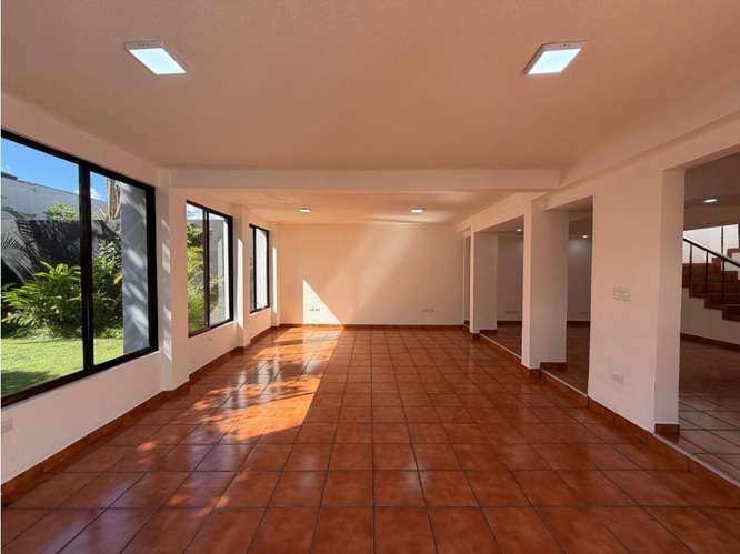  CASA EN RENTA – 4 HAB + JARDÍN  | SECTOR LA VILLA | ZONA 14 - Imagen 4