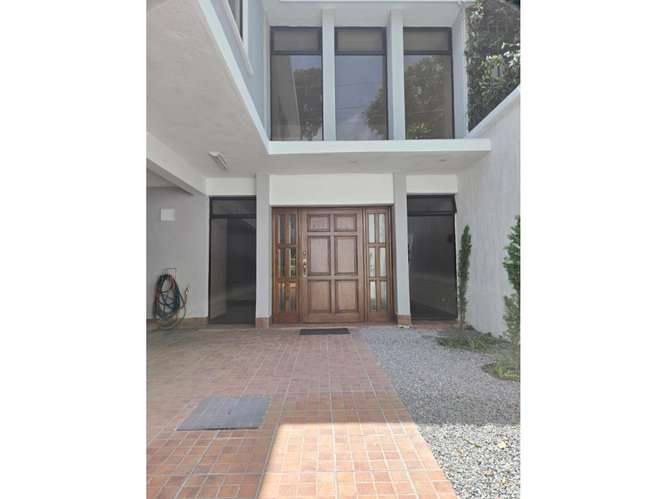  CASA EN RENTA – 4 HAB + JARDÍN  | SECTOR LA VILLA | ZONA 14 - Imagen 12
