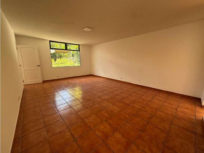  CASA EN RENTA – 4 HAB + JARDÍN  | SECTOR LA VILLA | ZONA 14 - Imagen 2