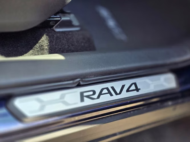 Toyota Rav4 XLE AWD 2025, solo 6,000 millas  - Imagen 17