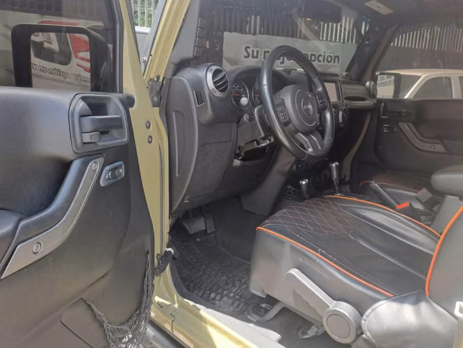 Jeep Wrangler Unlimited 2013 Importado Automático y Tiptronic 4x4 Varios Extras Bien Armado Nítido Nada que Invertir  - Imagen 6