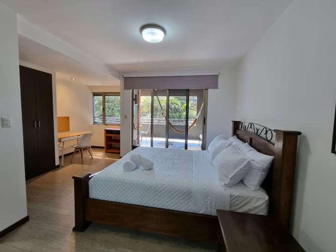 APARTAMENTO CON AMPLIA TERRAZA ZONA 10