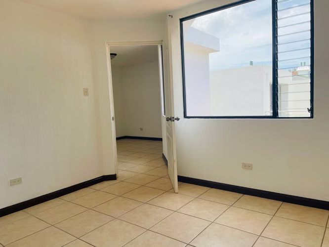 Alquilo Casa en Los Manatiales Km 19 a San José Pinula - Imagen 12