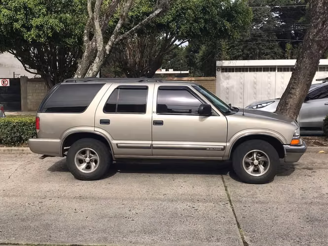 Bonita Chevrolet Blazer modelo 2000 