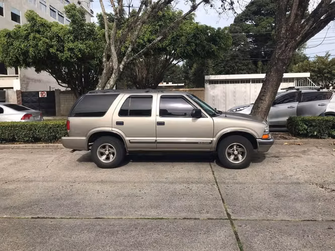 Bonita Chevrolet Blazer modelo 2000 