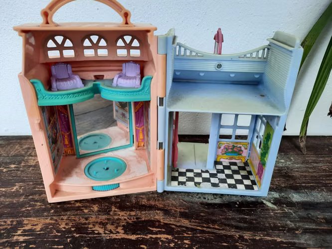 Casa de muñecas usada pequeña fisher price - Imagen 2