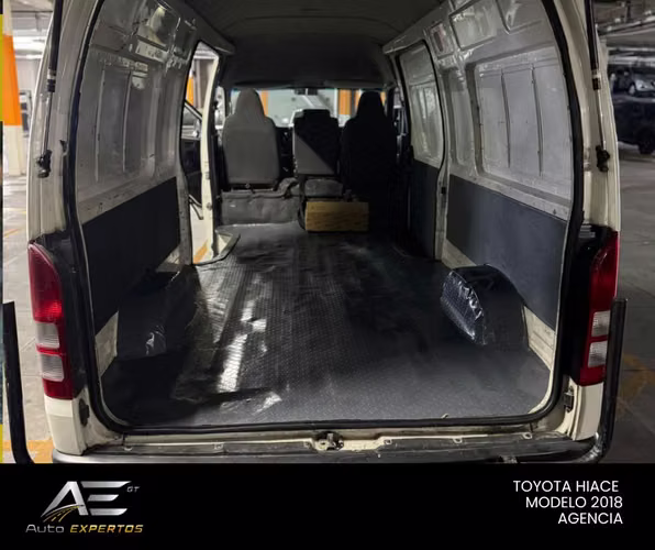 TOYOTA HIACE TURBO DIESEL DE AGENCIA 2018 - Imagen 6