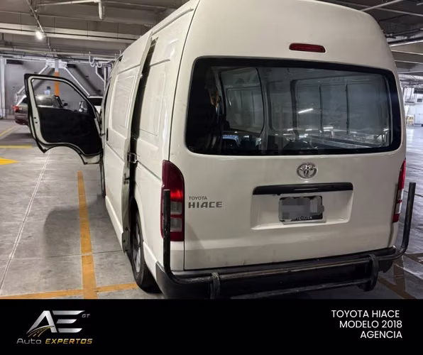TOYOTA HIACE TURBO DIESEL DE AGENCIA 2018 - Imagen 4