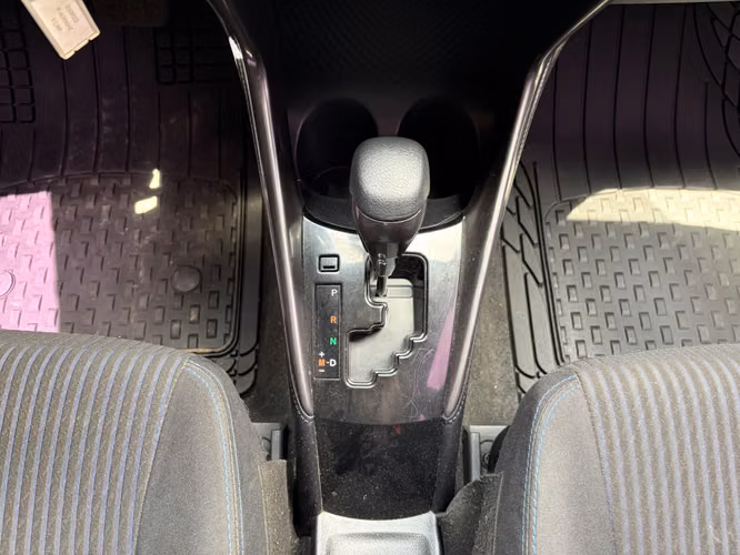 Toyota Yaris E de Agencia Modelo 2023 - Imagen 9