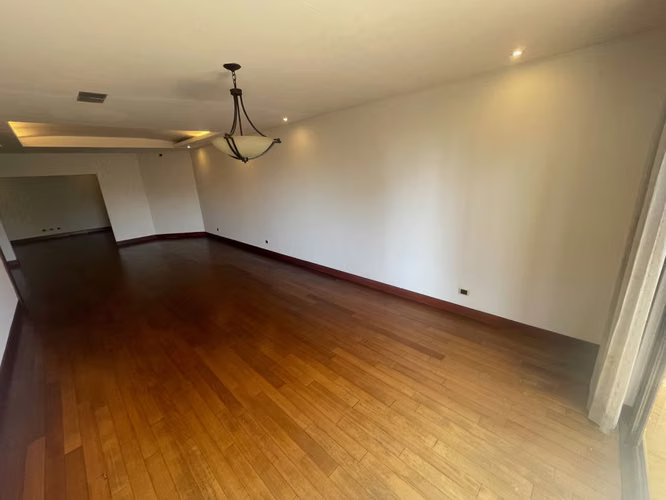Rento apartamento en Oakland EDIFICIO EXCLUSIVO CERCA DE OAKLAND MALL - Miniatura 4