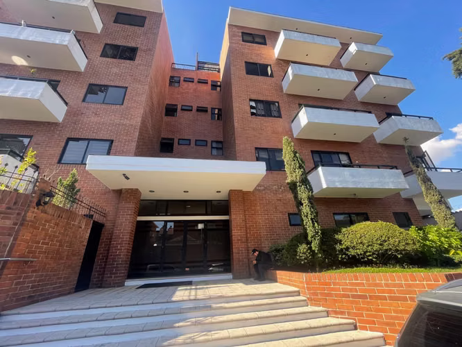 Rento apartamento en Oakland EDIFICIO EXCLUSIVO CERCA DE OAKLAND MALL - Image 1