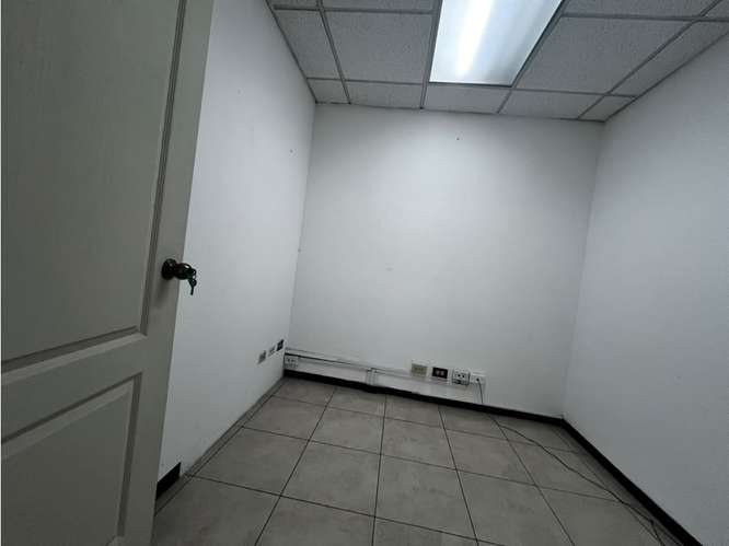  OFICINA EN RENTA – 131.34 M² + 6 OFICINAS | ATLANTIS | ZONA 10 - Imagen 9