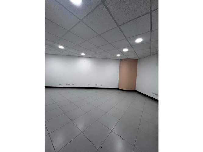  OFICINA EN RENTA – 125.10 M² + ESPACIO ABIERTO | ATLANTIS | ZONA 10 - Imagen 8