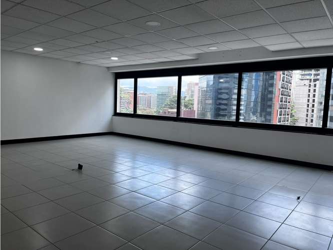  OFICINA EN RENTA – 125.10 M² + ESPACIO ABIERTO | ATLANTIS | ZONA 10 - Imagen 4