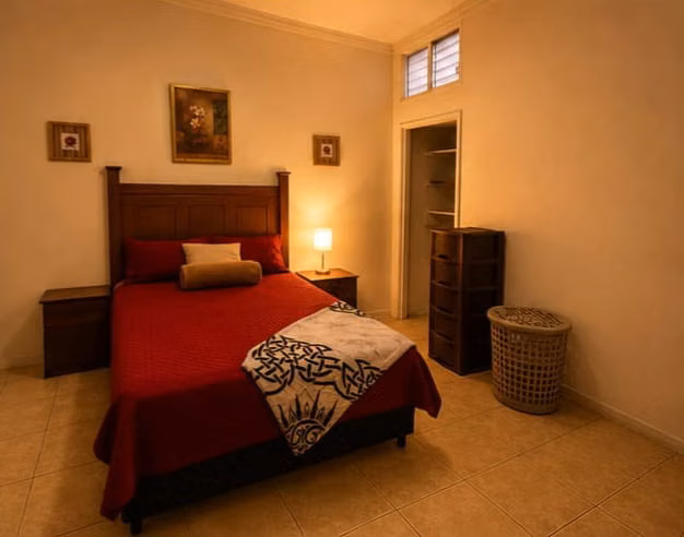 ROOM FOR RENT IN A RESPECTABLE HOME 3 BLOCKS FROM AREA 4 AND AREA 10 LOCATION UNBEATABLE