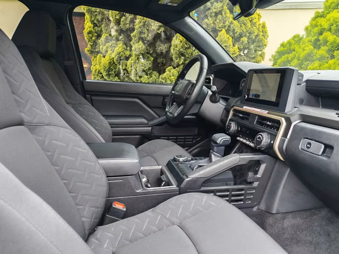 TOYOTA TACOMA SR5 4X4, MODELO 2026 - Imagen 6