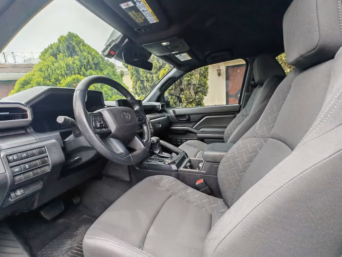 TOYOTA TACOMA SR5 4X4, MODELO 2026 - Imagen 8