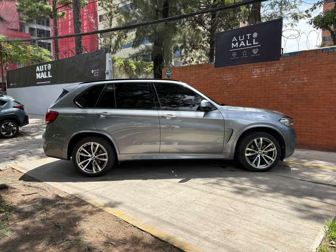 BMW X5 XDRIVE 30D modelo 2018 de agencia 