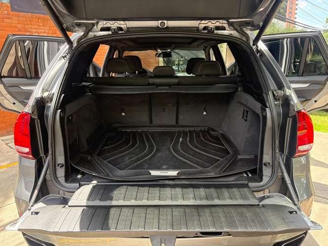BMW X5 XDRIVE 30D modelo 2018 de agencia 