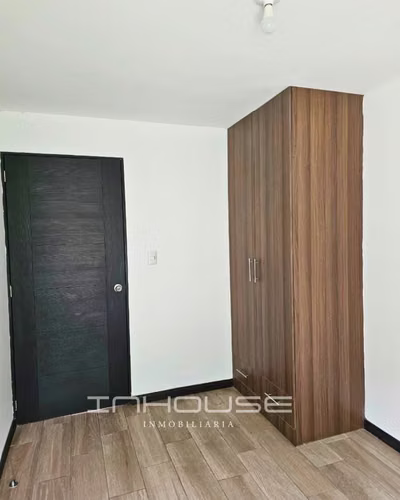 APARTAMENTO EN RENTA ZONA 16 PRIMER NIVEL CON PATIO CON JARDINERA - Imagen 4