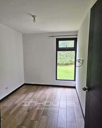 APARTAMENTO EN RENTA ZONA 16 PRIMER NIVEL CON PATIO CON JARDINERA - Imagen 3