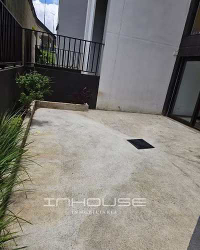 APARTAMENTO EN RENTA ZONA 16 PRIMER NIVEL CON PATIO CON JARDINERA - Imagen 8