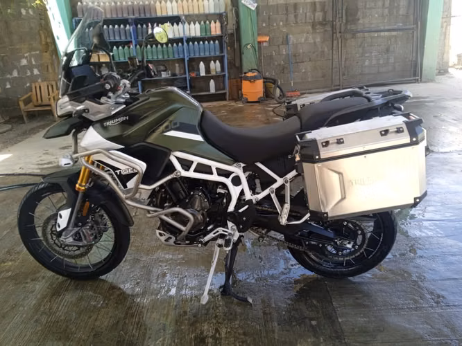  Se vende moto Triump tigre rally pro del año  km. 