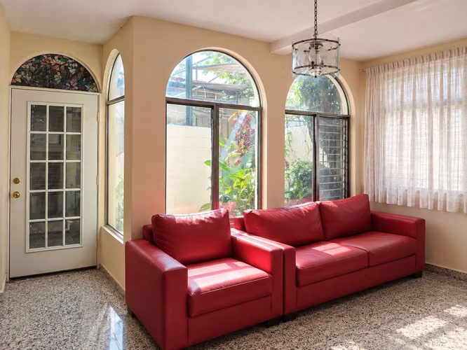 Venta de Casa de esquina en Lomas de Portugal Zona 1 de Mixco | Tiene apartamento independiente - Imagen 11