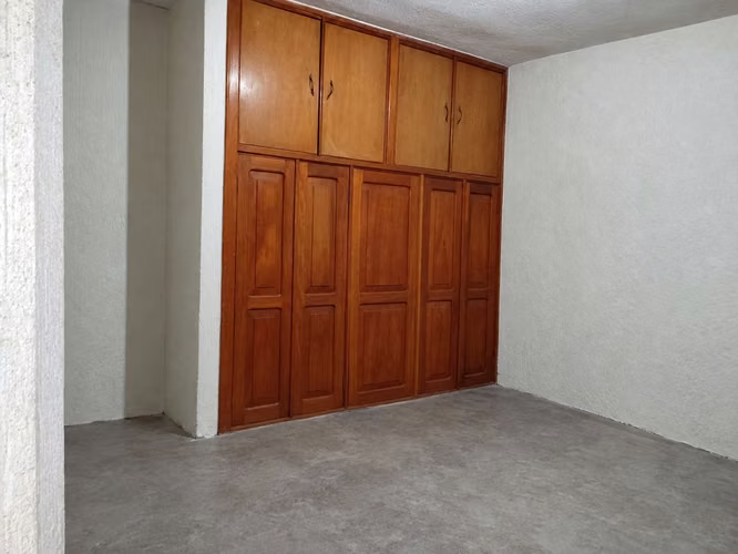 Venta de Casa de esquina en Lomas de Portugal Zona 1 de Mixco | Tiene apartamento independiente - Imagen 9
