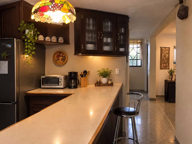 Venta de Casa de esquina en Lomas de Portugal Zona 1 de Mixco | Tiene apartamento independiente - Imagen 7
