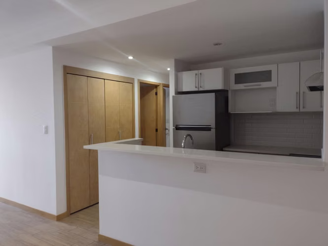 Apartamento de 2 Habitaciones en zona 10 - Imagen 4