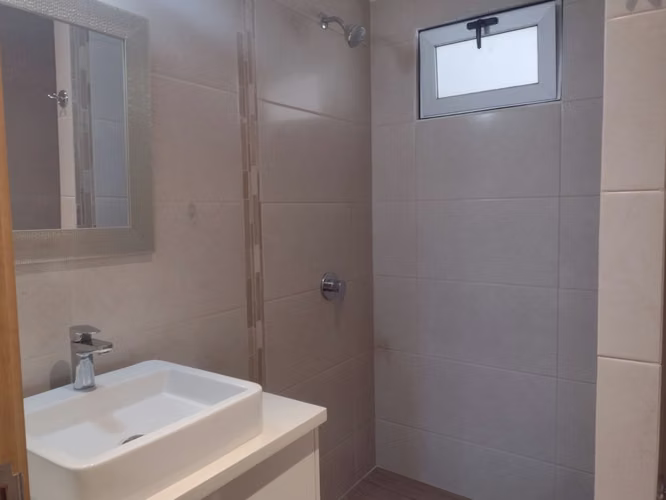 Apartamento de 2 Habitaciones en zona 10 - Imagen 9