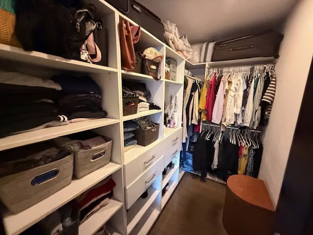 Rento apartamento AMUEBLADO en Zona 10 EDIFICIO MODERNO CON ROOFTOP - Imagen 14