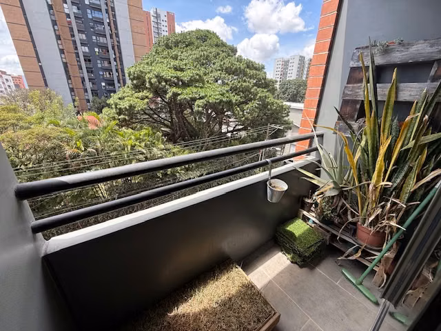 Rento apartamento AMUEBLADO en Zona 10 EDIFICIO MODERNO CON ROOFTOP - Imagen 9