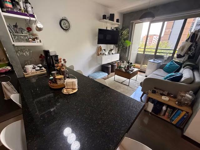 Rento apartamento AMUEBLADO en Zona 10 EDIFICIO MODERNO CON ROOFTOP - Imagen 3