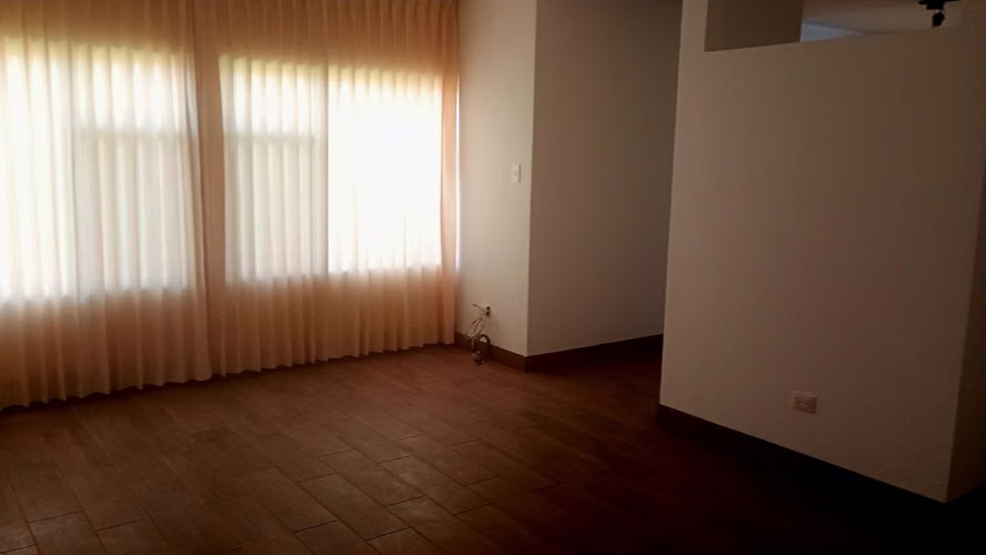 Alquilo casa/ Townhouse zona 15 $1,300 - Imagen 4