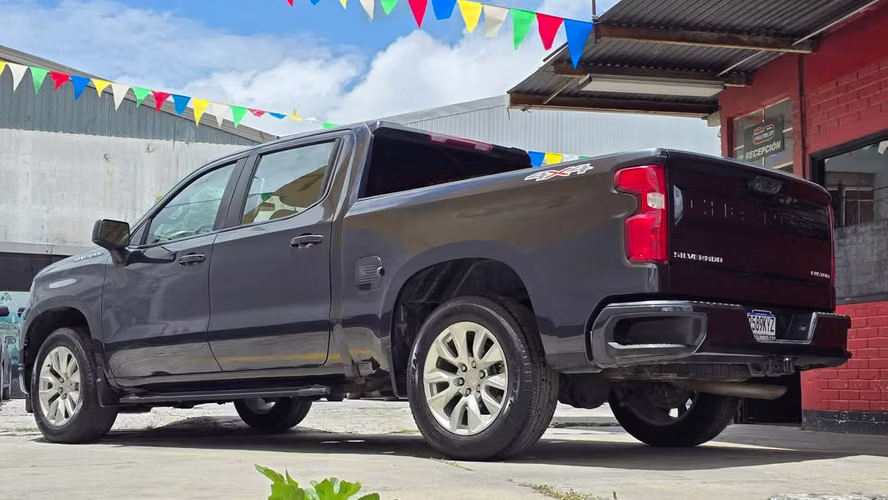 CHEVROLET SILVERADO TURBO CUSTOM 4X4 2023 - Imagen 3