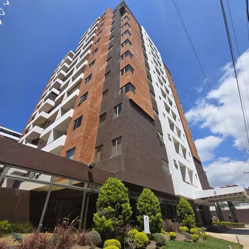VENDO AMPLIO Y BELLO APARTTAMENTO TORRE QUATTRO, ZONA 14 - Imagen 1