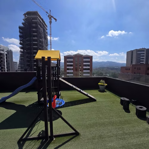 VENDO AMPLIO Y BELLO APARTTAMENTO TORRE QUATTRO, ZONA 14 - Imagen 17