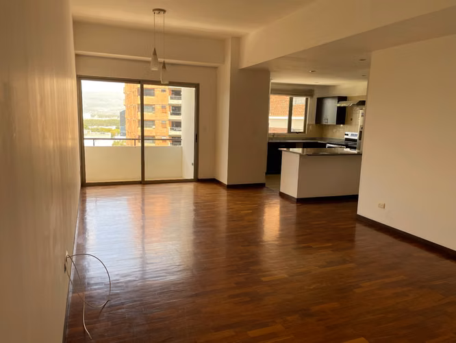 VENDO AMPLIO Y BELLO APARTTAMENTO TORRE QUATTRO, ZONA 14 - Imagen 6