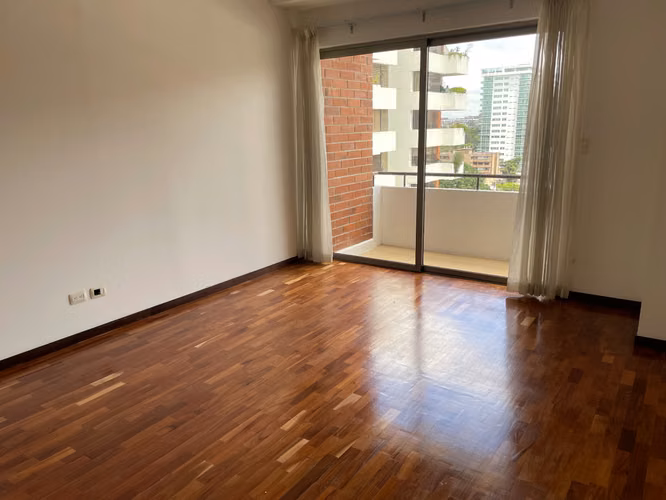 VENDO AMPLIO Y BELLO APARTTAMENTO TORRE QUATTRO, ZONA 14 - Imagen 12