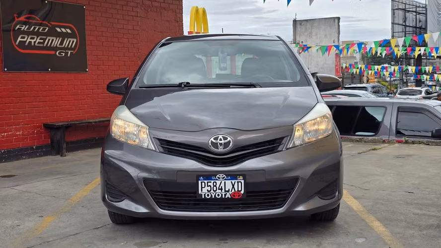 TOYOTA YARIS LE - Imagen 5
