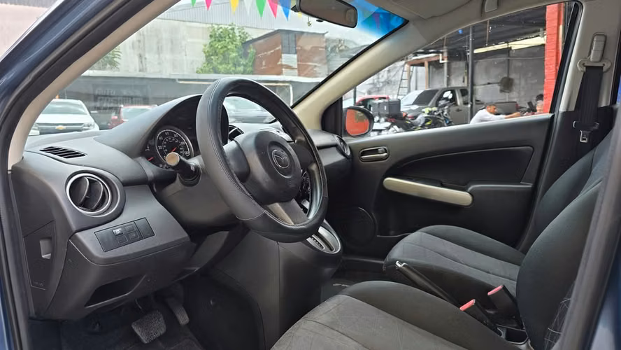 MAZDA 2 2014 - Imagen 8