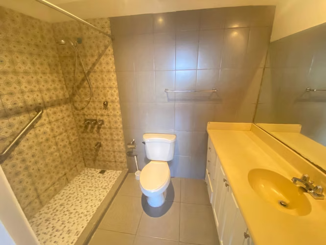 APARTAMENTO EN RENTA EN SANTORINI ZONA 14 NIVEL ALTO - Imagen 3