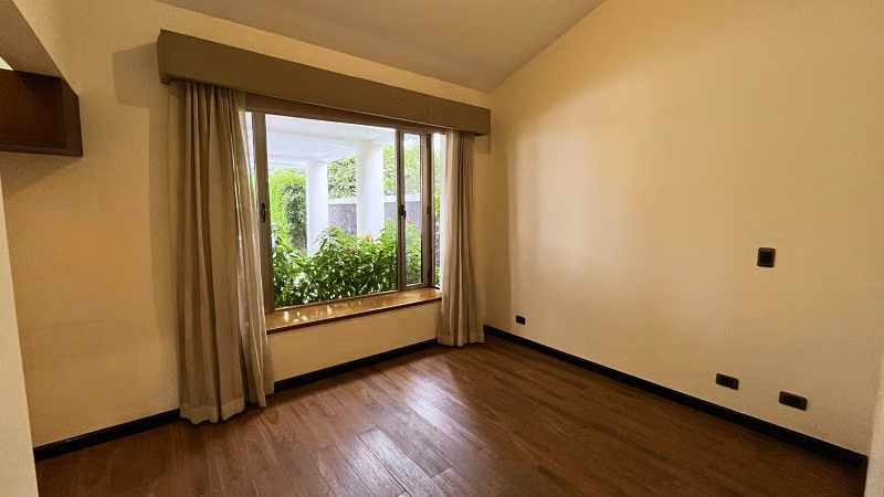 Venta de casa en zona 10 El prado 320 Mt2. de construcción - Imagen 9