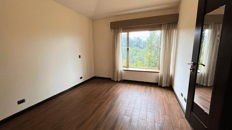 Venta de casa en zona 10 El prado 320 Mt2. de construcción - Imagen 12